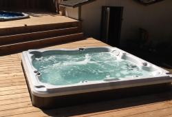 Like this hot tub? Give us a call and make reference to gallery ID - H10